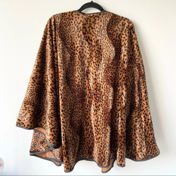 Marallis Collection  Leopard Print Poncho Cape - Picture 4 of 11